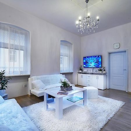 Apartman Bb Centrum 班斯卡-比斯特里察 外观 照片