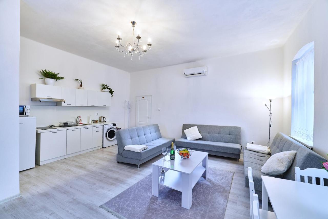 Apartman Bb Centrum 班斯卡-比斯特里察 外观 照片